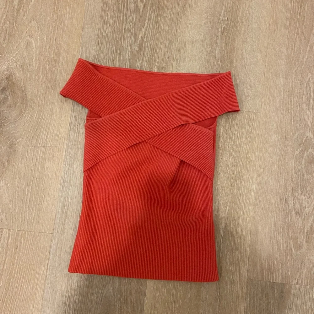 Aritzia Babaton Transcript Sleeveless Sweater - Cherry Red - Size Small - Picture 2 of 3